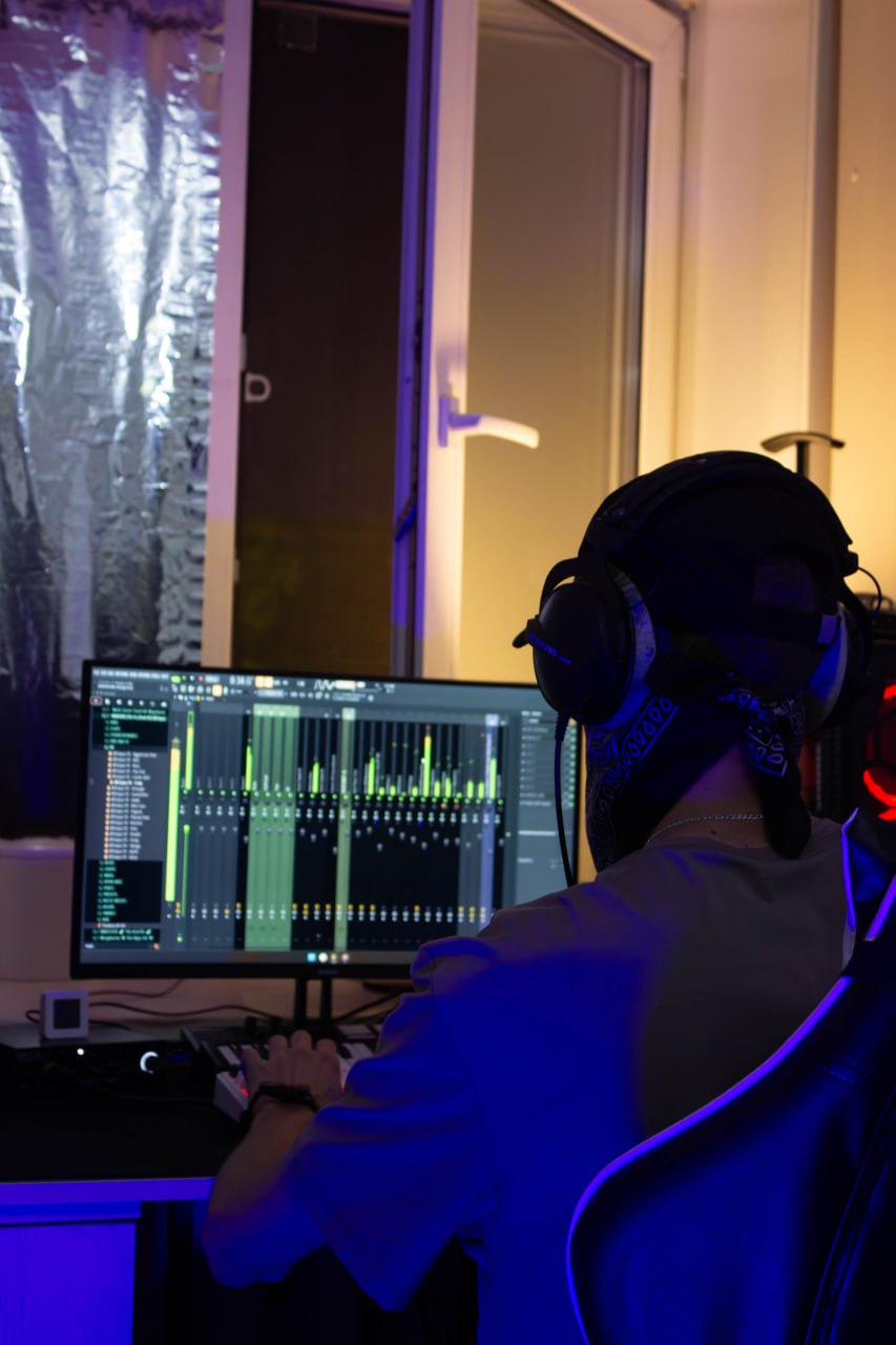 ZAMAEL72 сводит трек в FL Studio