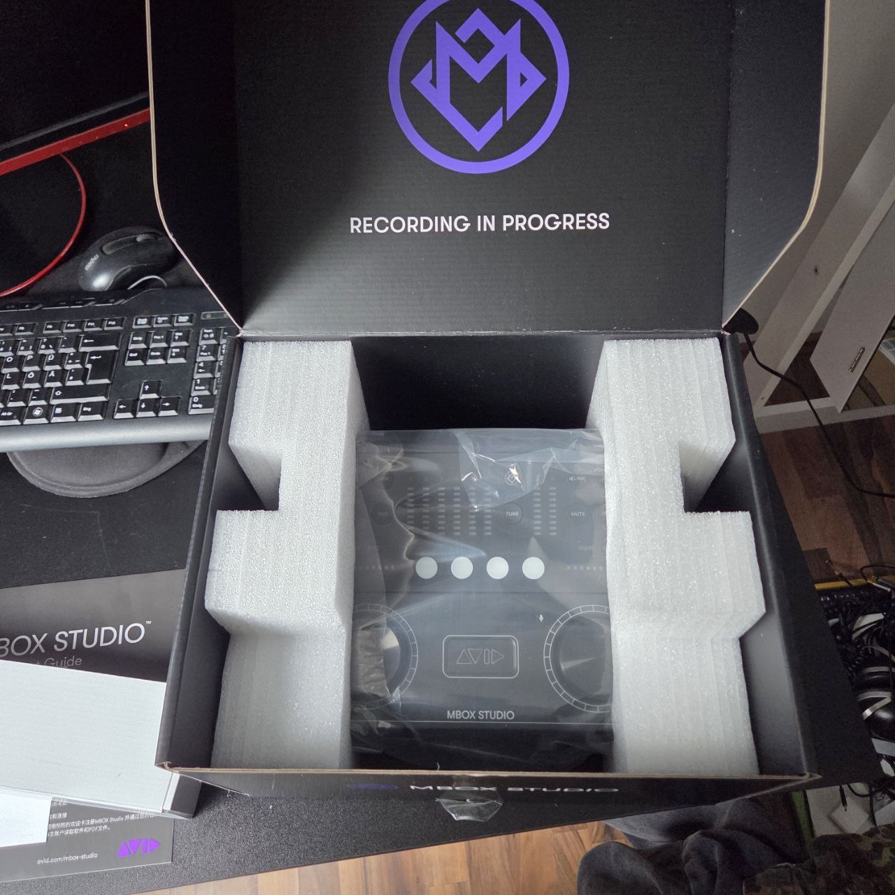 Распаковка: Avid MBOX Studio